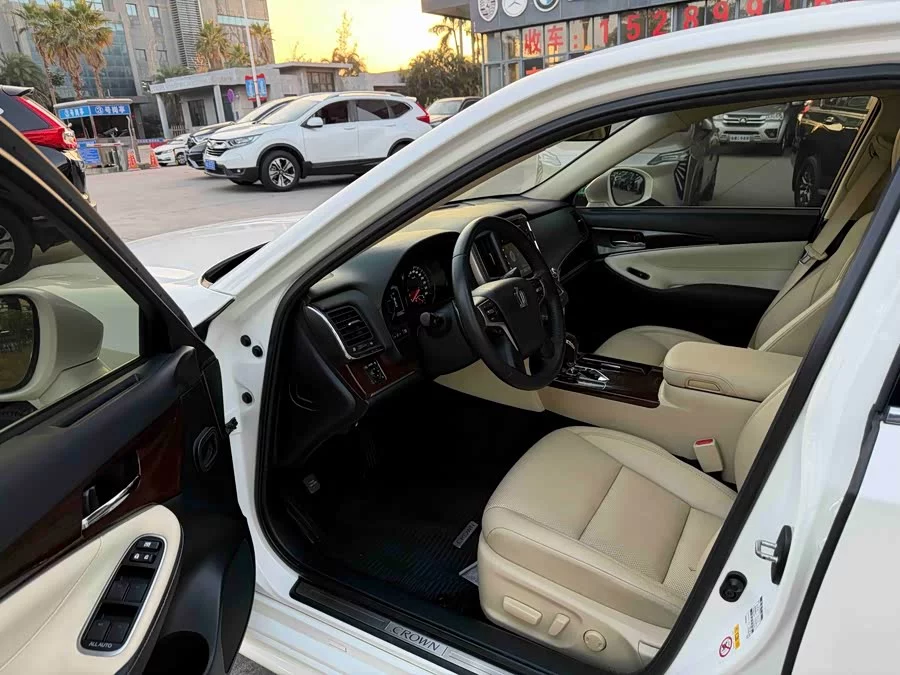 Toyota crown
