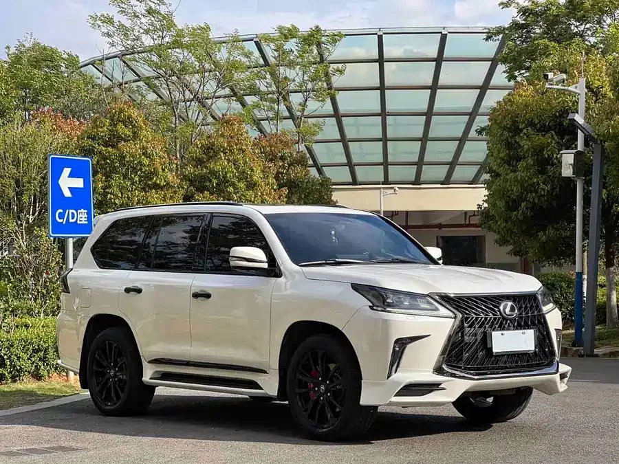Lexus LX