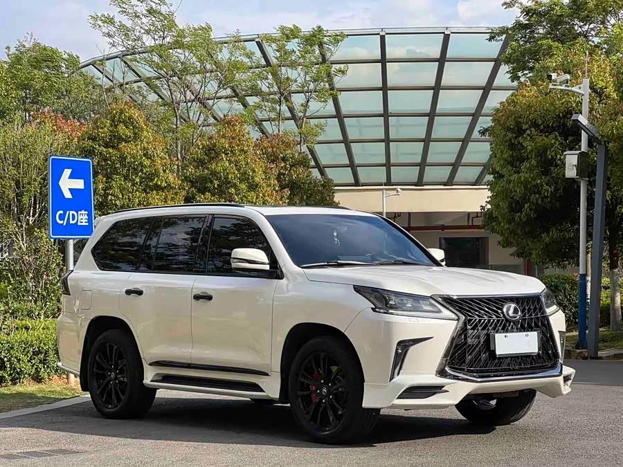 Lexus LX