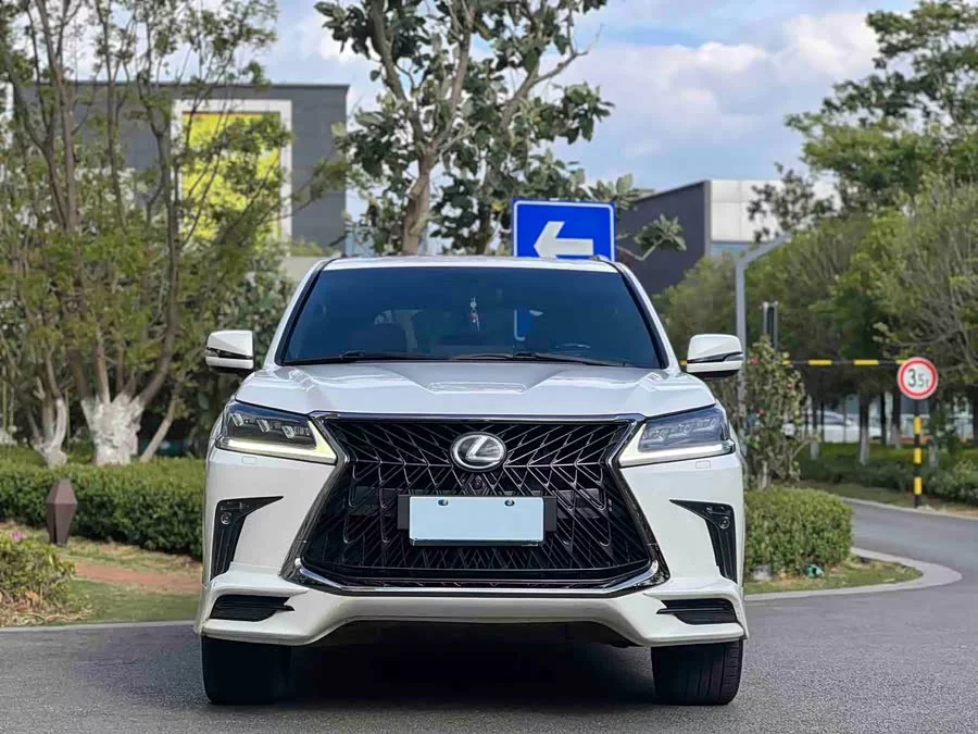 Lexus LX