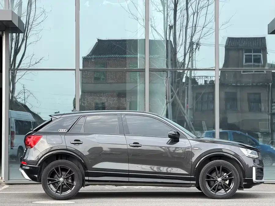 Audi Q2L