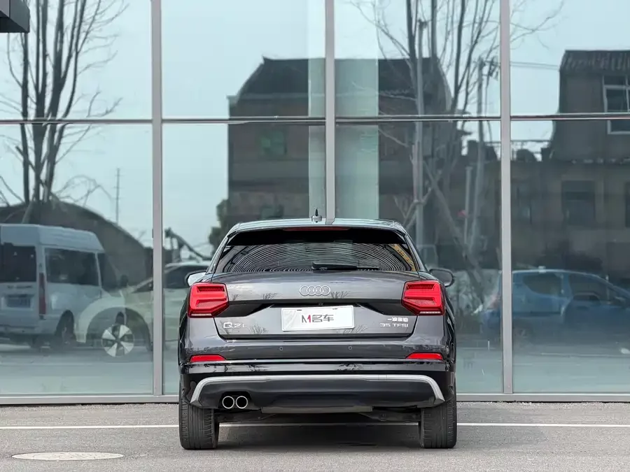 Audi Q2L