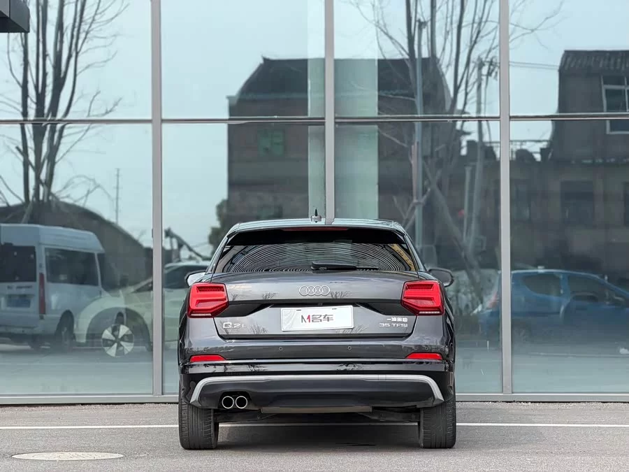 Audi Q2L