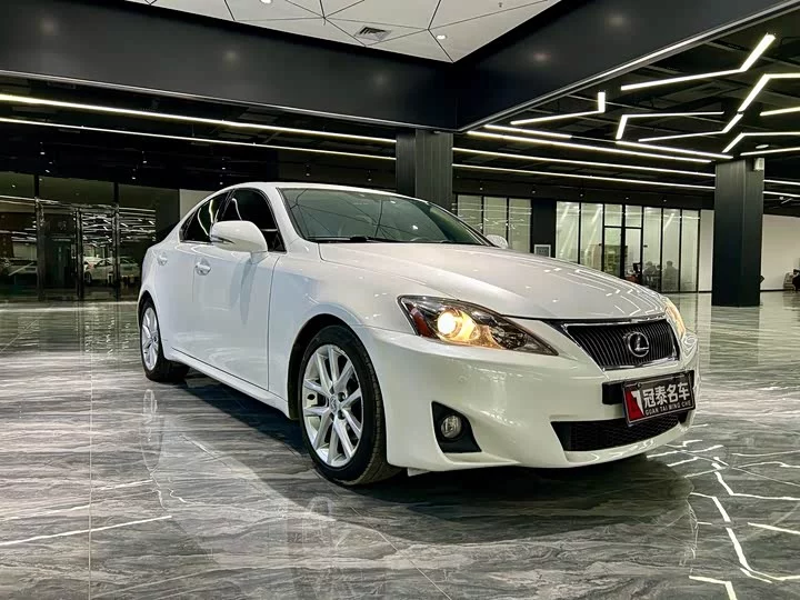 Lexus IS