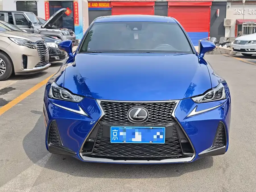 Lexus IS