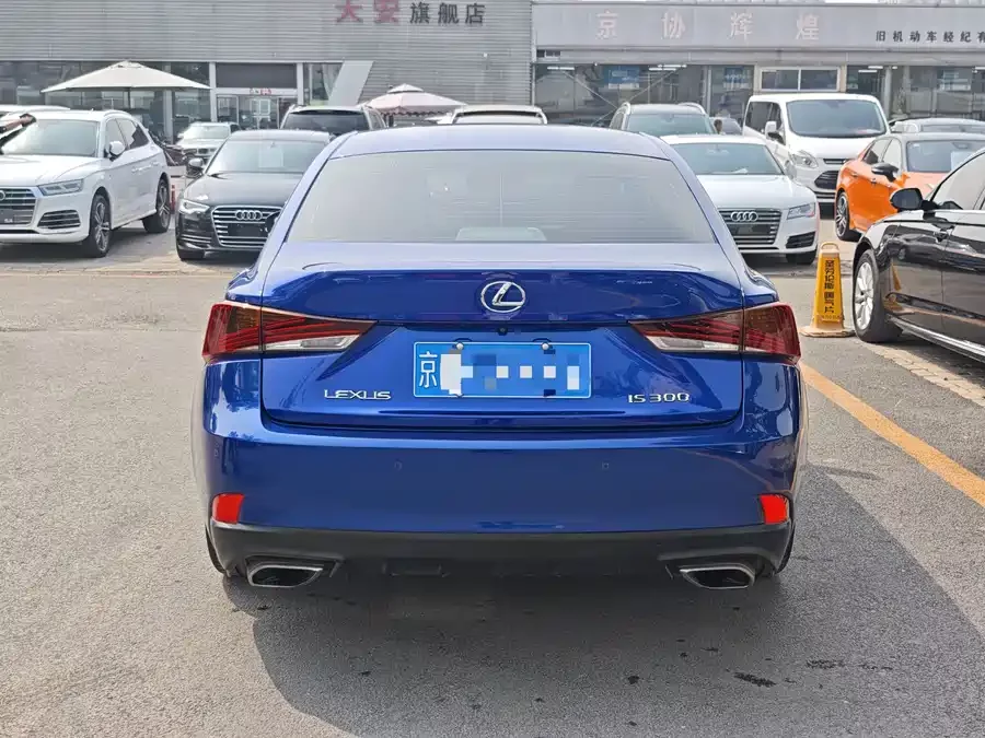 Lexus IS