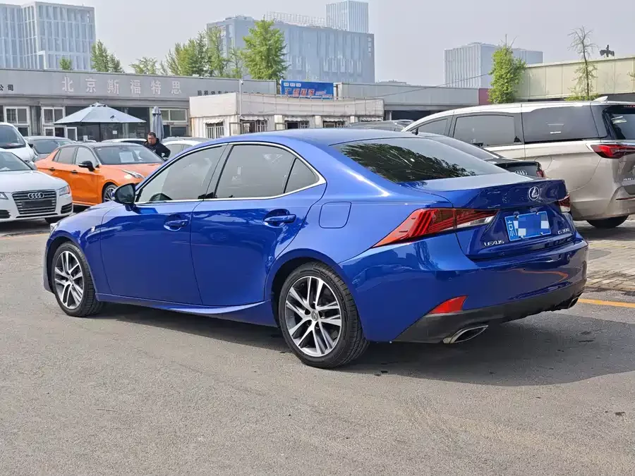 Lexus IS