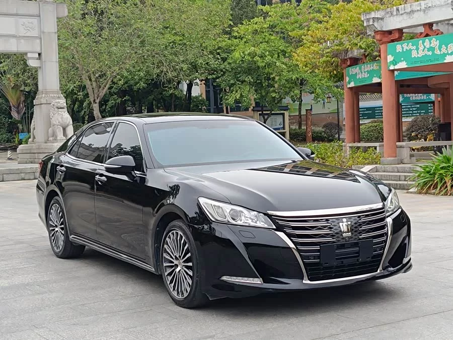 Toyota crown