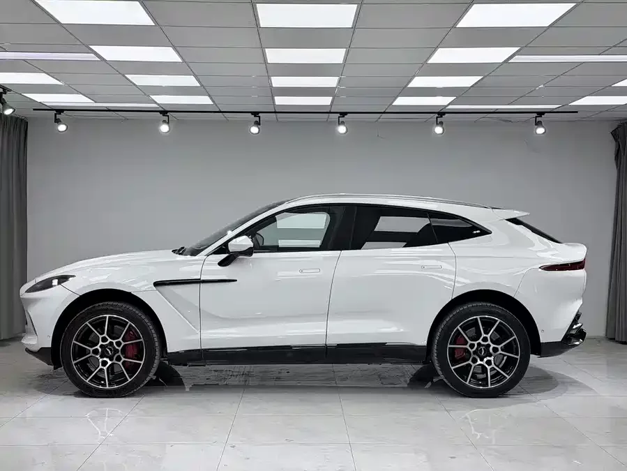 Aston Martin DBX
