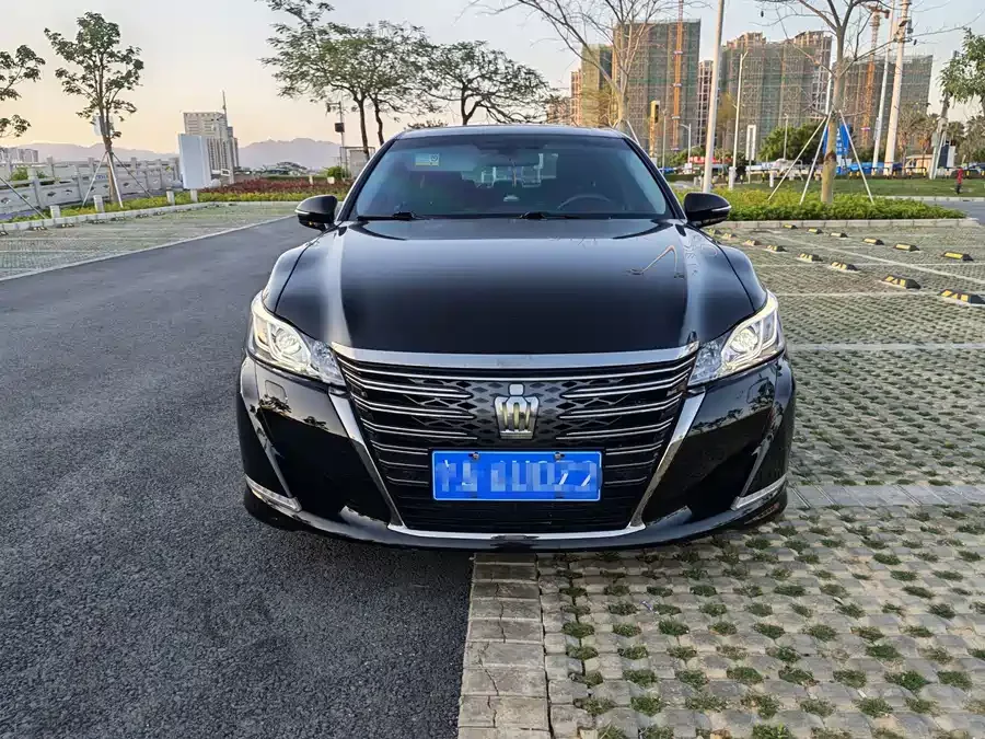 Toyota crown