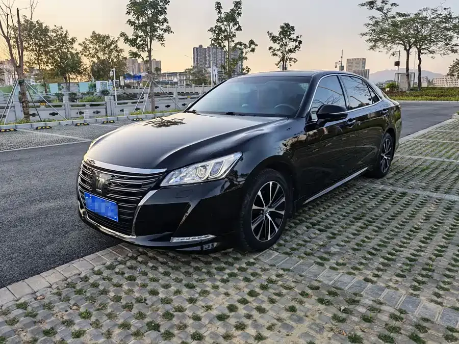 Toyota crown