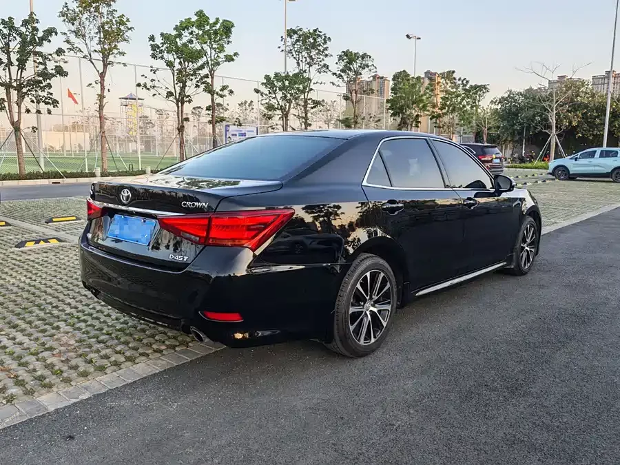 Toyota crown