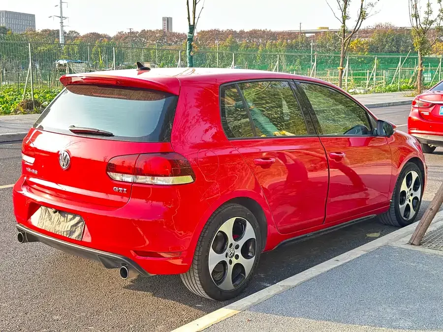 Volkswagen Golf GTI