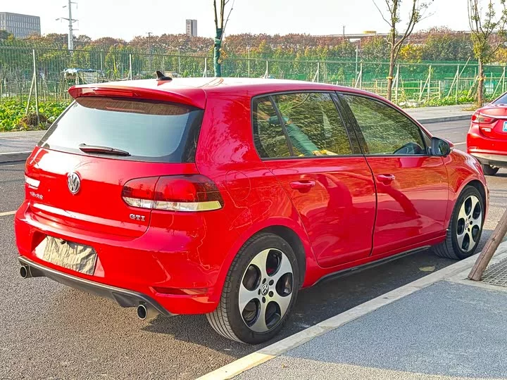 Volkswagen Golf GTI