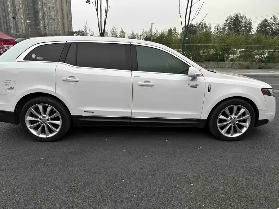 Lincoln MKT