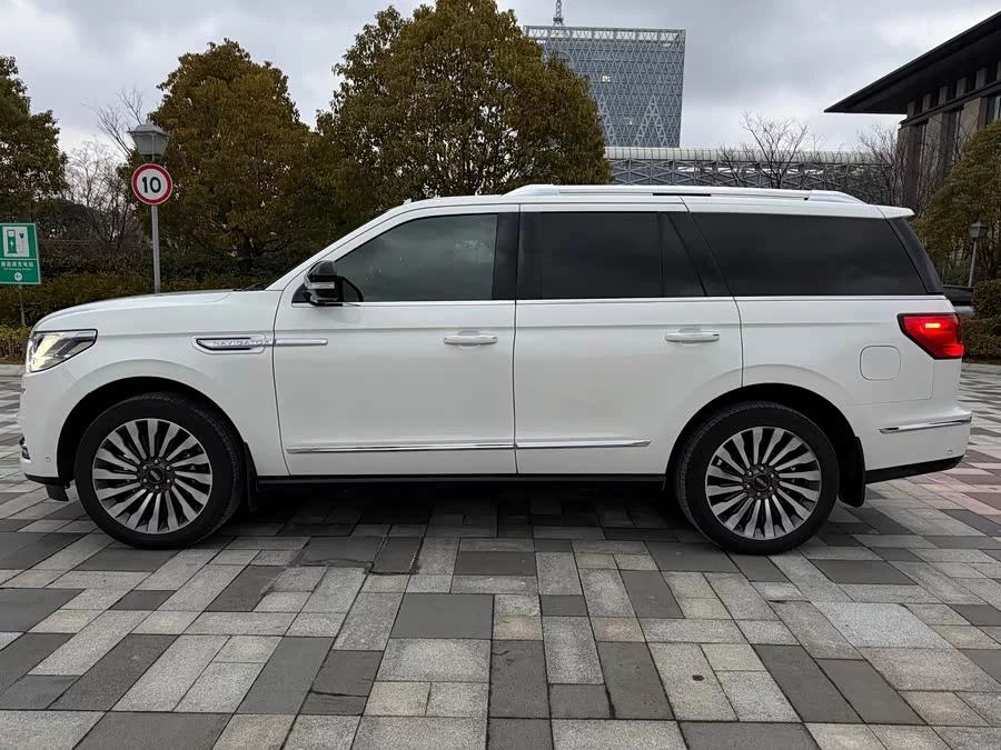 Lincoln Navigator