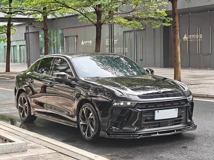 Lynk & Co 03