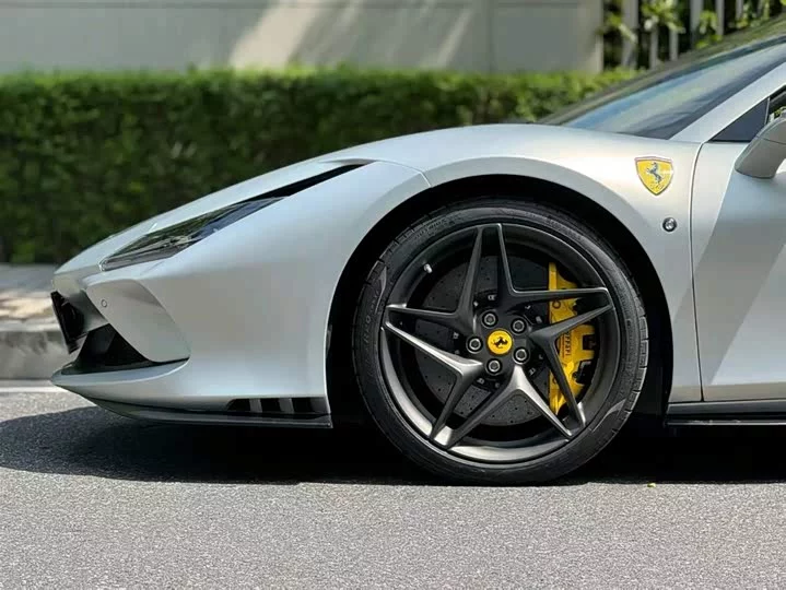 ferrari F8