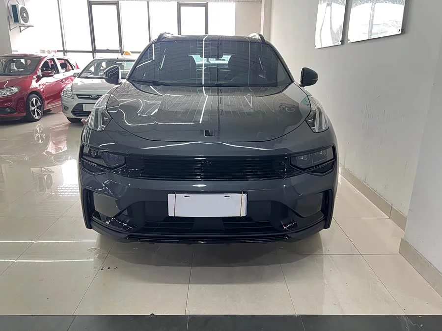Lynk & Co 01