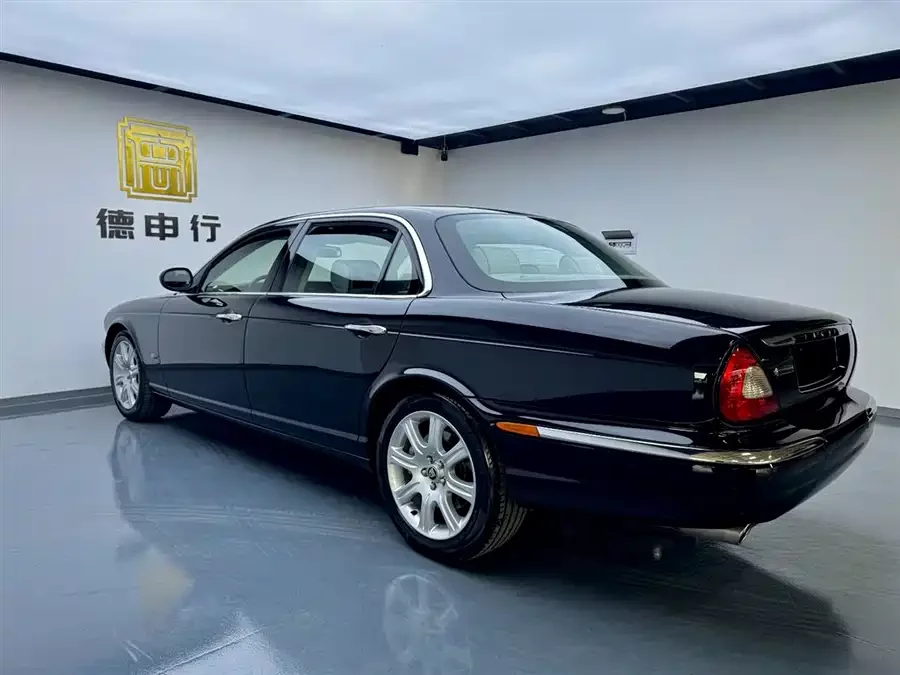 Jaguar XJ