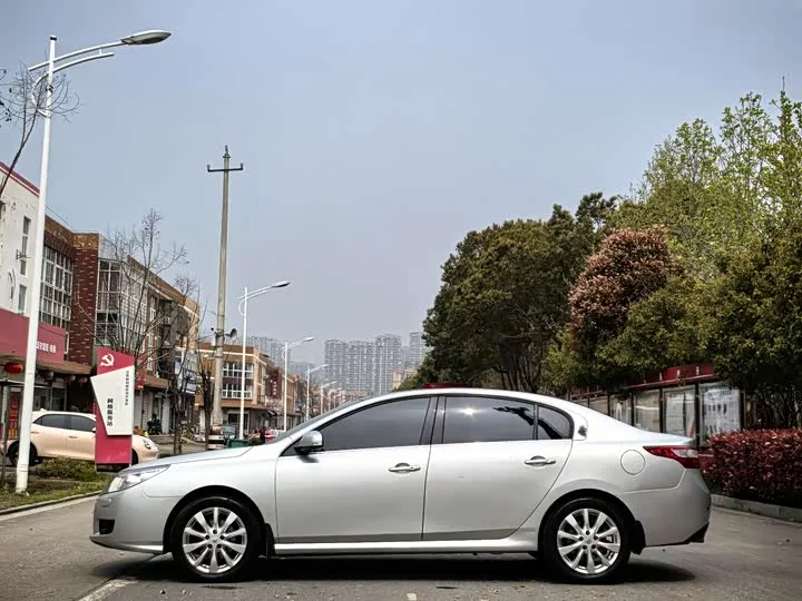 Renault latitude
