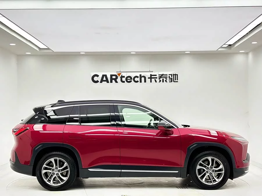 NIO ES6