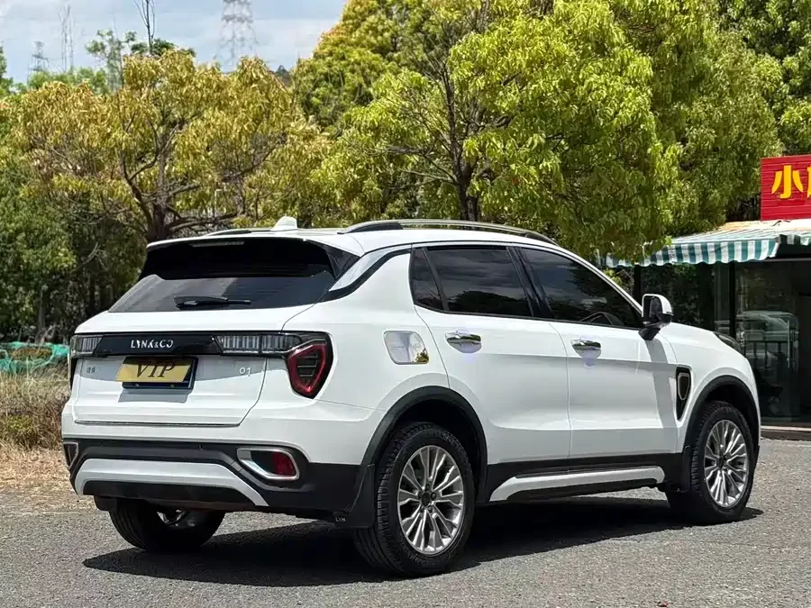Lynk & Co 01