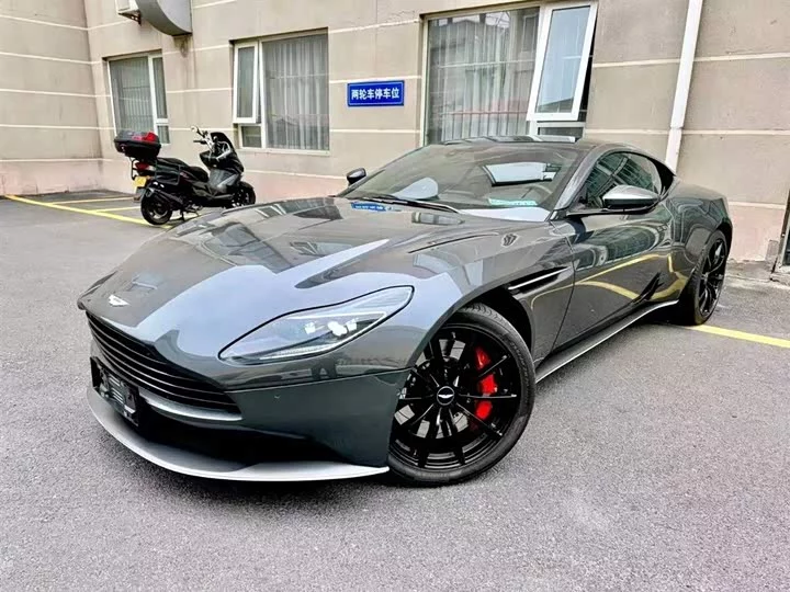 Aston Martin DB11