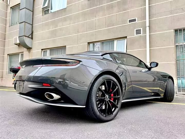 Aston Martin DB11