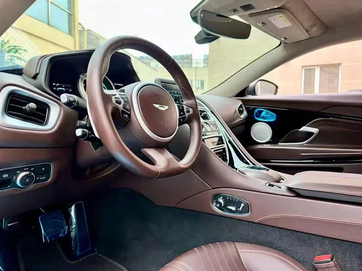 Aston Martin DB11