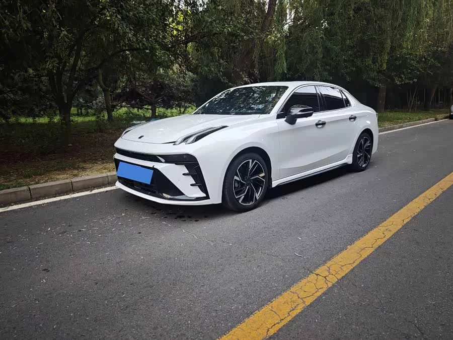 Lynk & Co 03