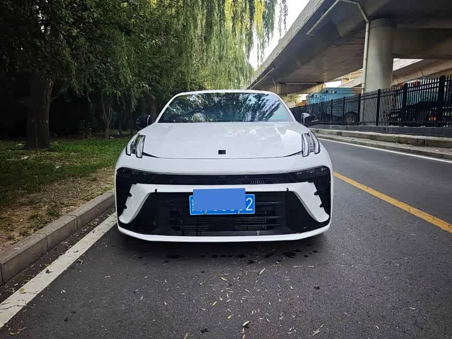 Lynk & Co 03