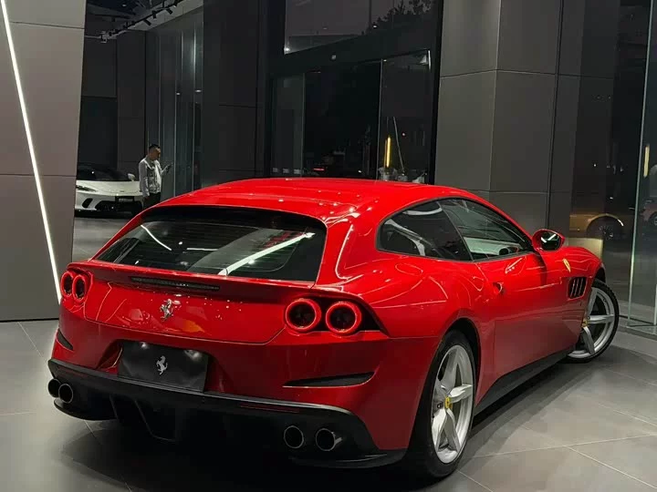 ferrari GTC4Lusso