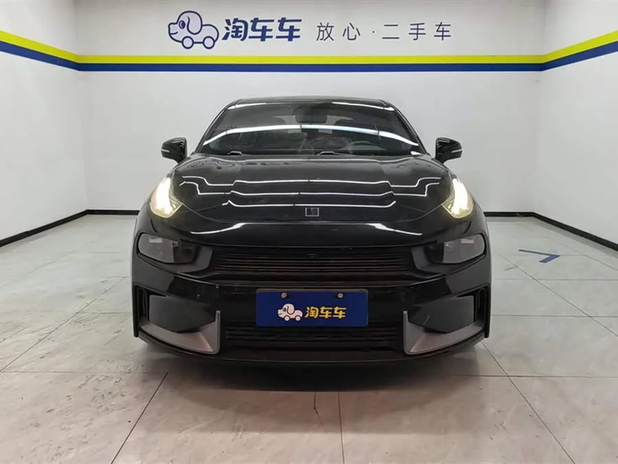 Lynk & Co 03