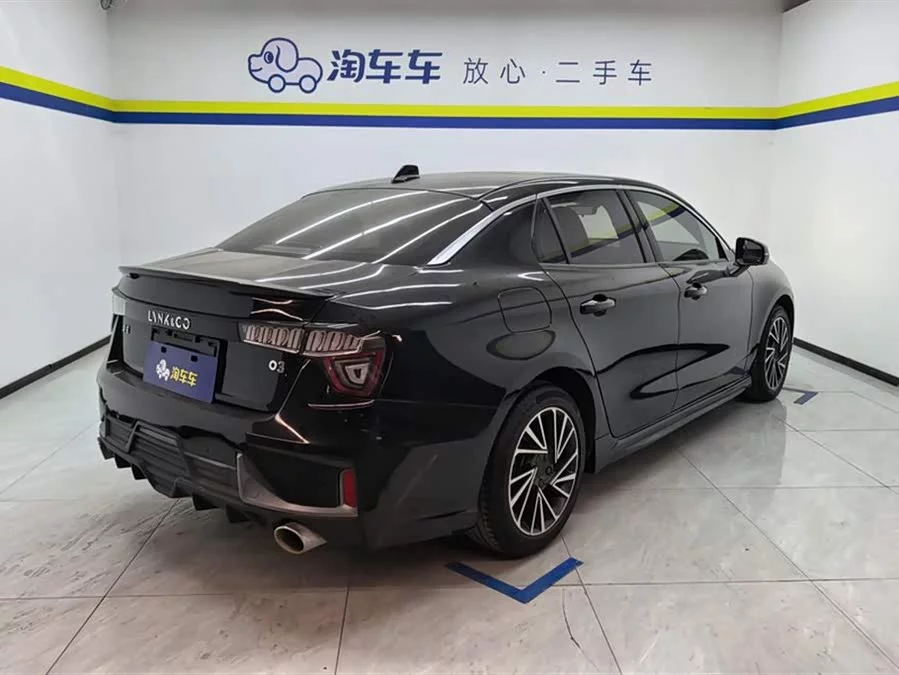 Lynk & Co 03