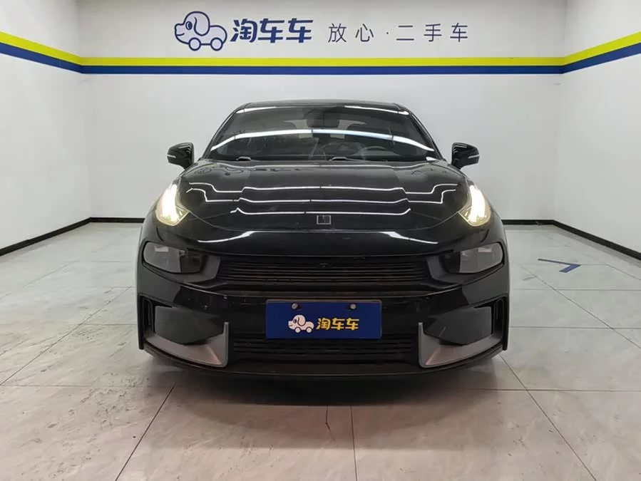 Lynk & Co 03