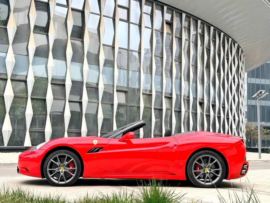 Ferrari California T