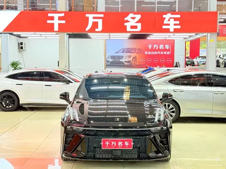 Lynk & Co 03