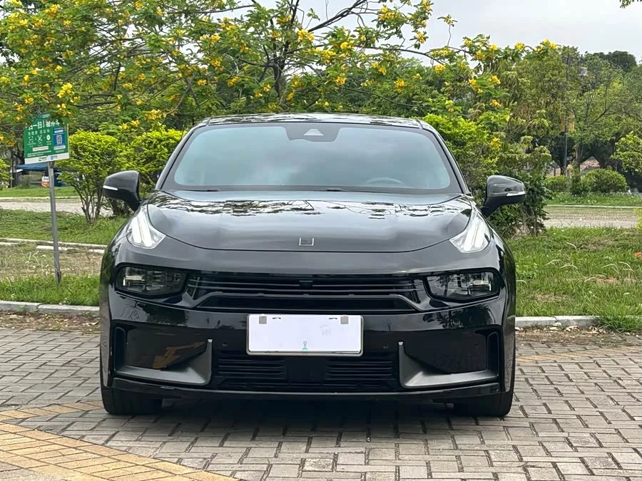Lynk & Co 03