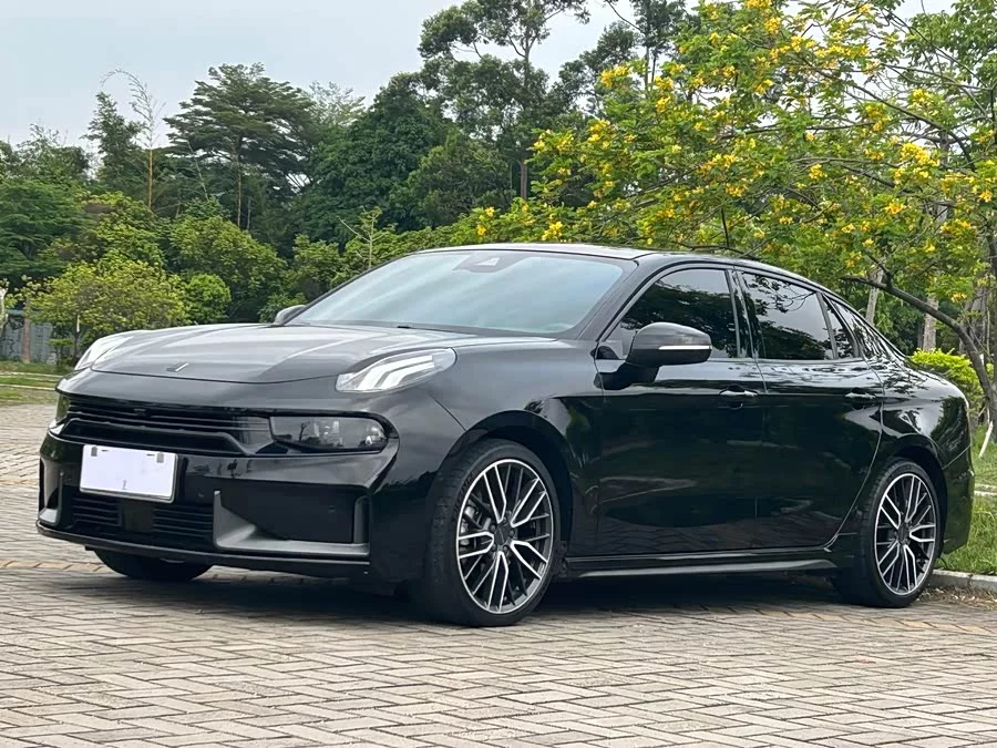 Lynk & Co 03