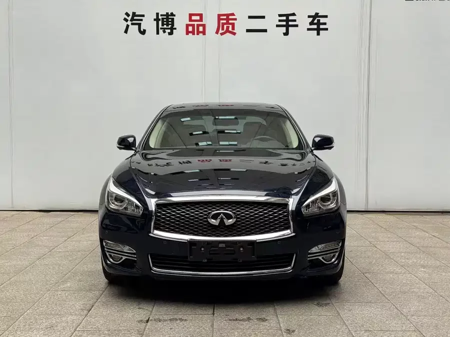 Infiniti Q70