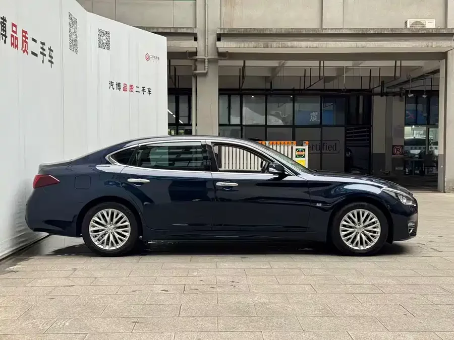 Infiniti Q70