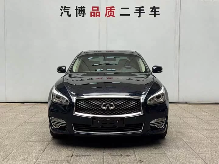 Infiniti Q70