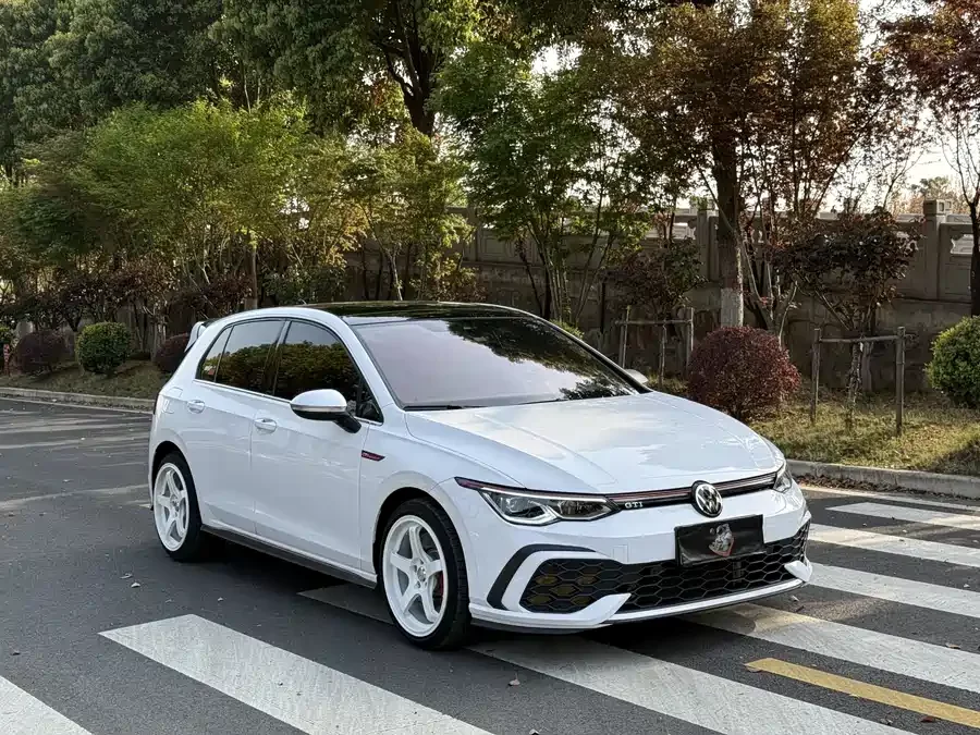 Volkswagen Golf GTI