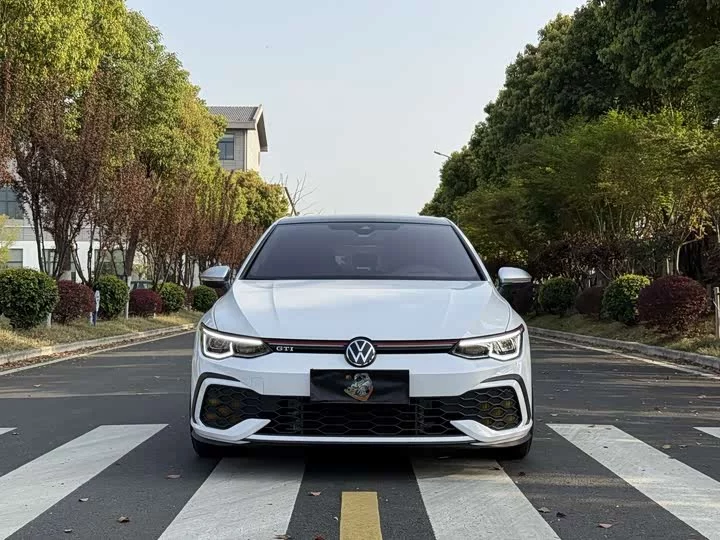 Volkswagen Golf GTI