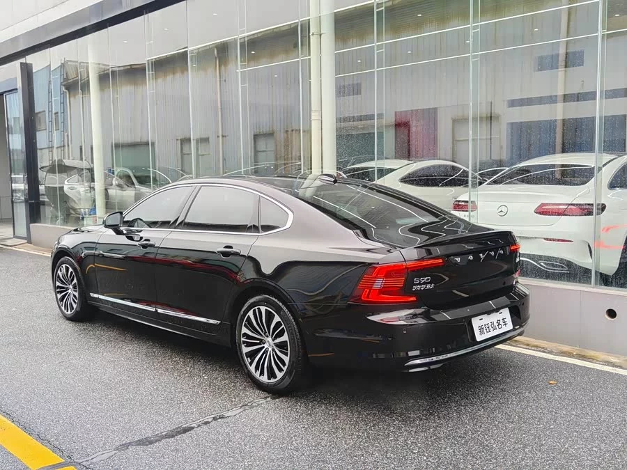 Volvo S90