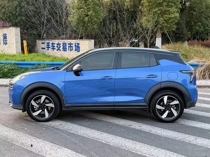 Lynk & Co 06