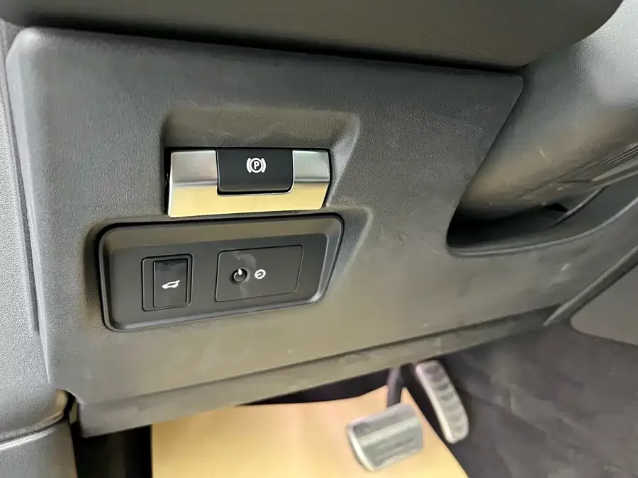 Land Rover Pre-owned Discovery Sports