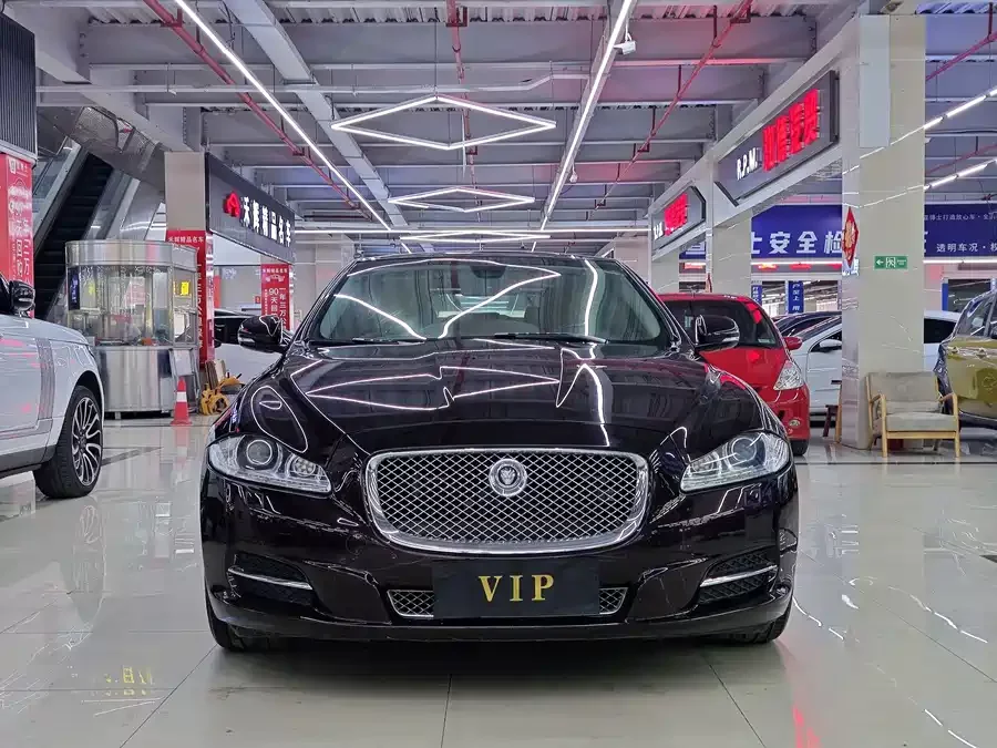 Jaguar XJ