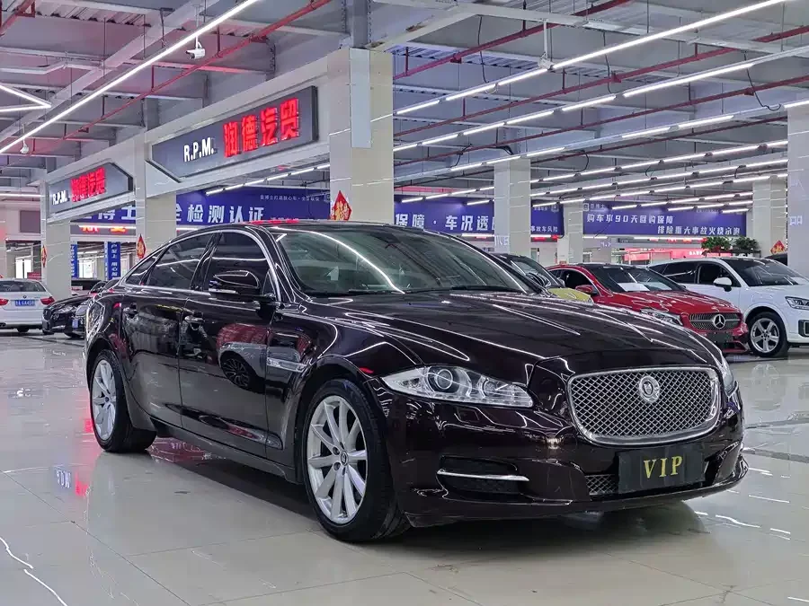 Jaguar XJ